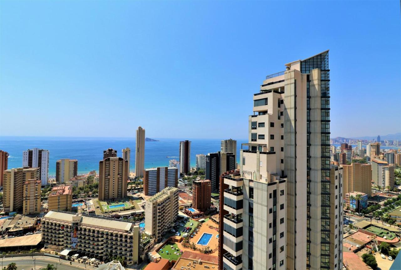 Apartment Seaside Oasis: Beachfront With Pool Benidorm