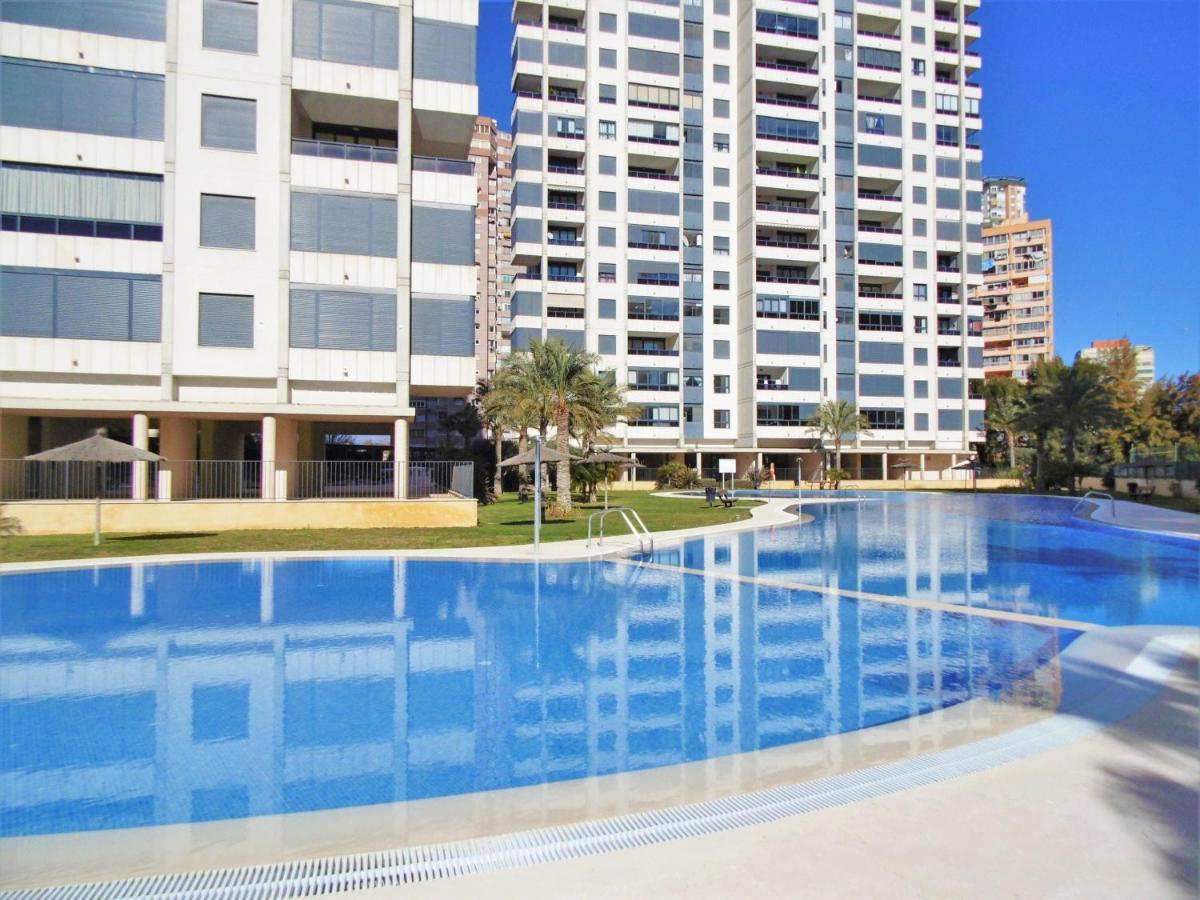 Seaside Oasis: Beachfront With Pool Apartment *