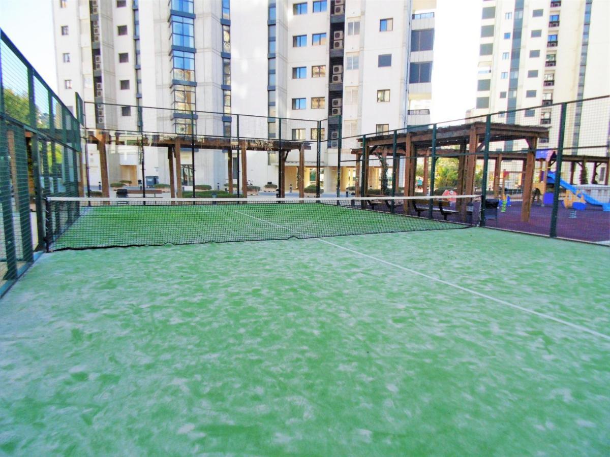 Seaside Oasis: Beachfront With Pool * Benidorm